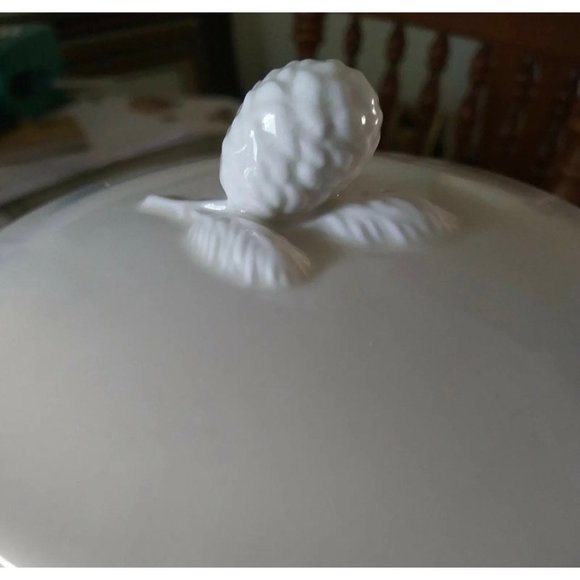 Hallmark Merry Time of Year Canister/Cookie Jar  Winter Snowman 8” X 4.75” - Picture 9 of 9